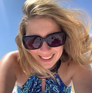 Meet your Posher, Janelle